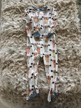 Magnetic Me Weightlifting bear footie